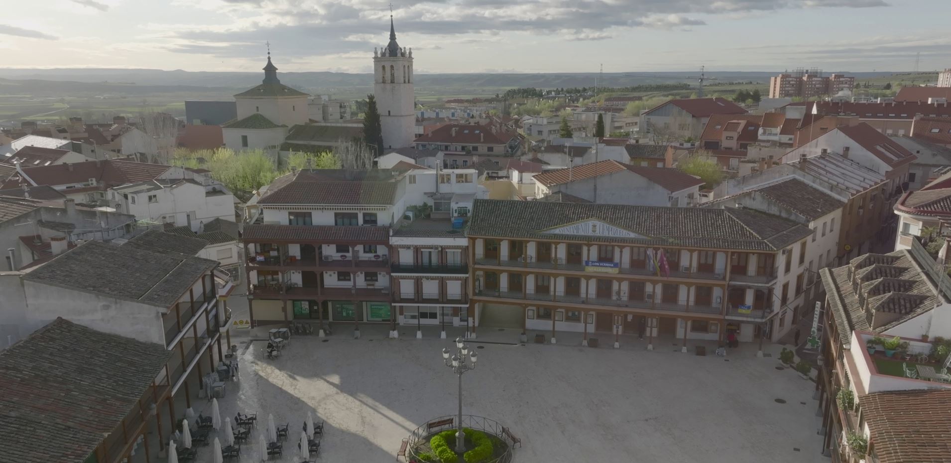 Emplazado en el corazón de Las Vegas, al sur de Madrid, el municipio atesora rincones, monumentos y lugares de enorme atractivo turístico. Hay una infinidad de posibilidades para disfrutar de la naturaleza y del ecoturismo, con parajes realmente sorprendentes