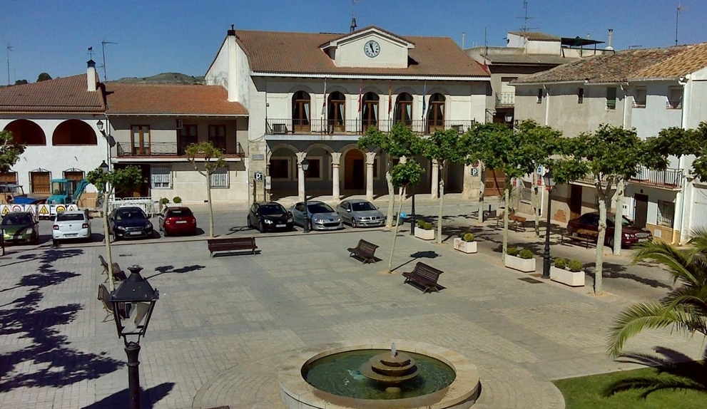 View of the old columns located in the market square, which were recovered at the end of the 19th century.