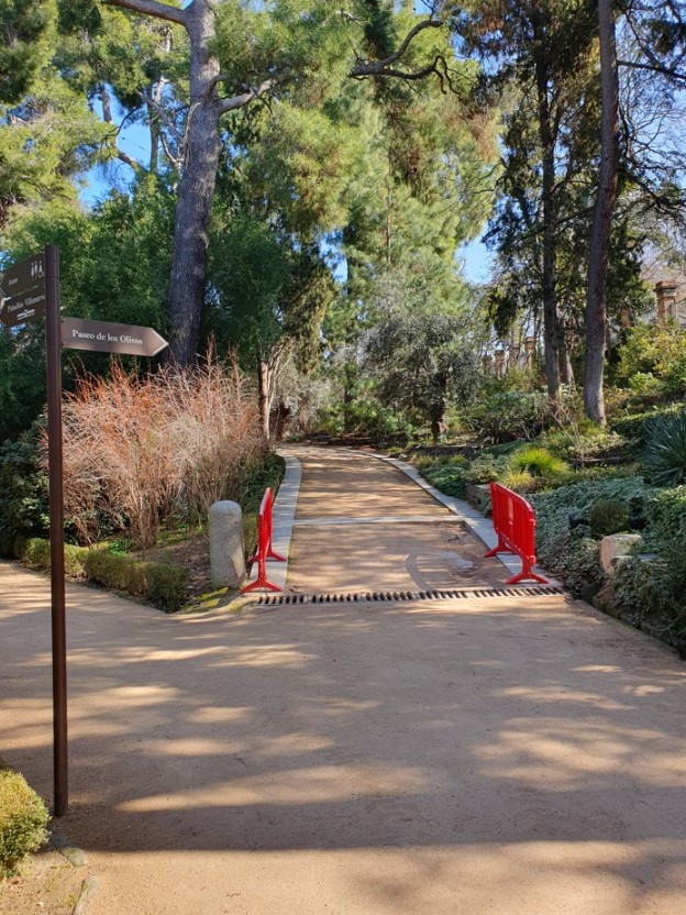 Zona del paseo con acceso al Paseo de los Olivos