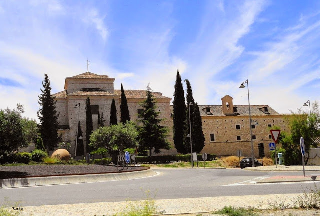 Exterior view of the Convent of the Poor Clares, built with austere materials such as brick and boxed masonry. It was founded by the 5th Counts of Chinchón in 1653.
