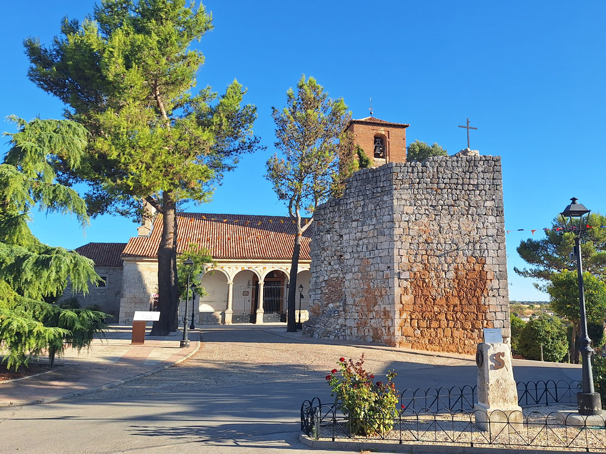 View of the Church of Saint Torquatus, built into the wall; it is one of the most important features along Santorcaz’s heritage route.