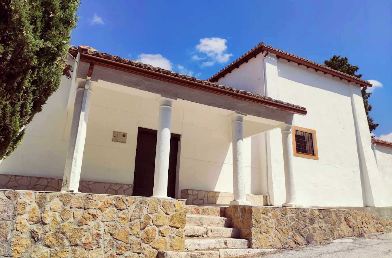 Main façade of the hermitage, a simple 16th-century building. It bears this name because, according to tradition, the Virgin appeared on an olive tree.