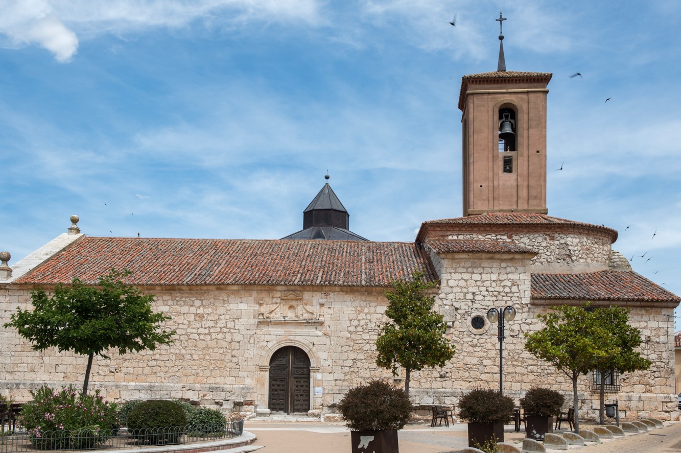 Its striking and original design, corresponding to the transitional period between Gothic and Renaissance, stands out. It has a fully restored tower at the chancel end, built in brick.