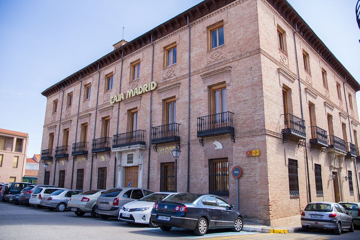 vista de la imponente casa-palacio, construido a finales del siglo XIX, ha dotado al pueblo de múltiples servicios, desde 1983, se convirtió en la Casa Cultural del pueblo.