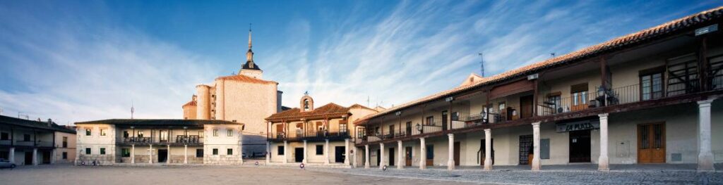 A magnificent example of a Castilian arcaded square, set upon a colossal stone tunnel. Construction began in 1676 and was completed in 1794.
