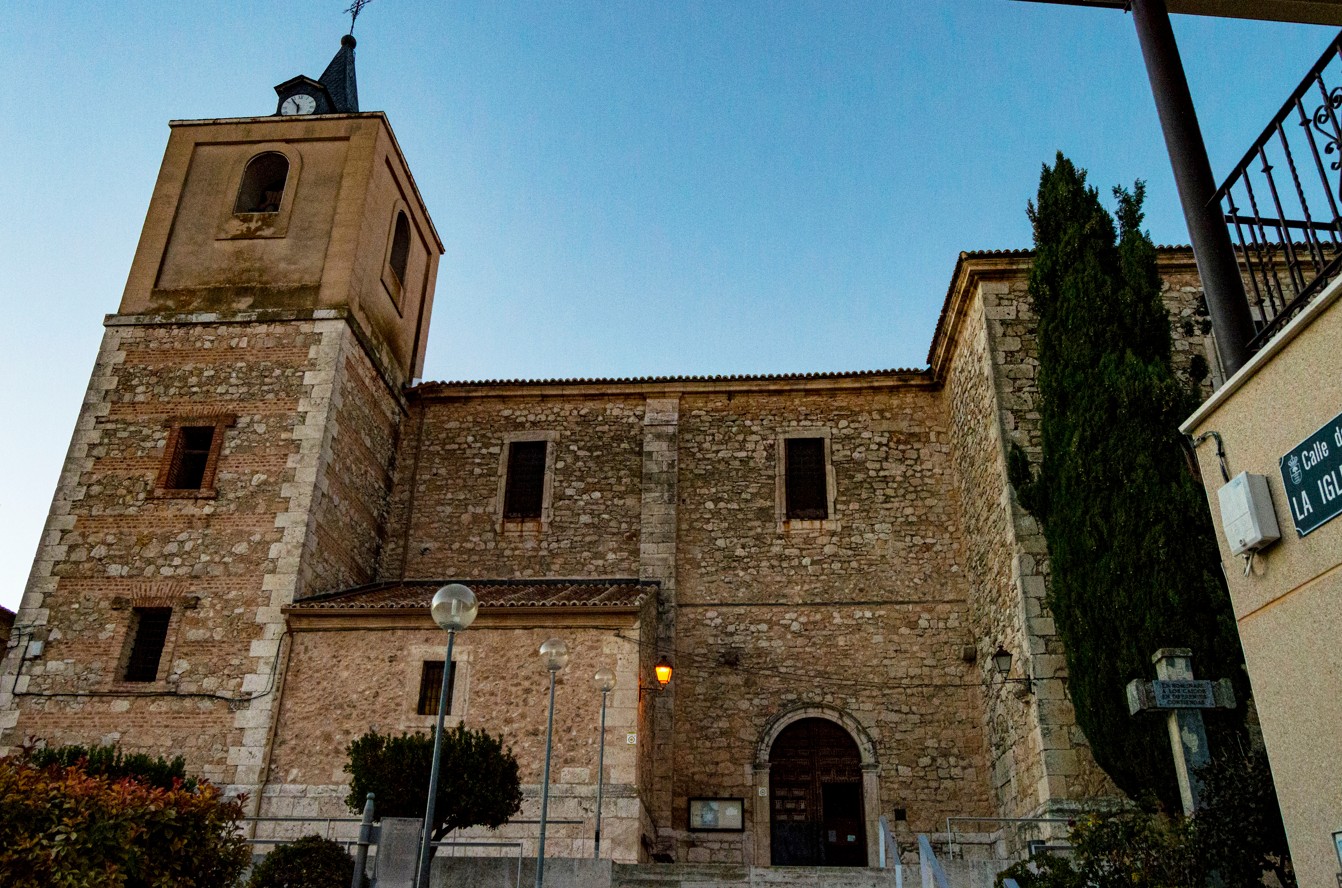 Located at the highest point of the village, it was built under the patronage of the Duke of the Infantado and dates from the late Renaissance.