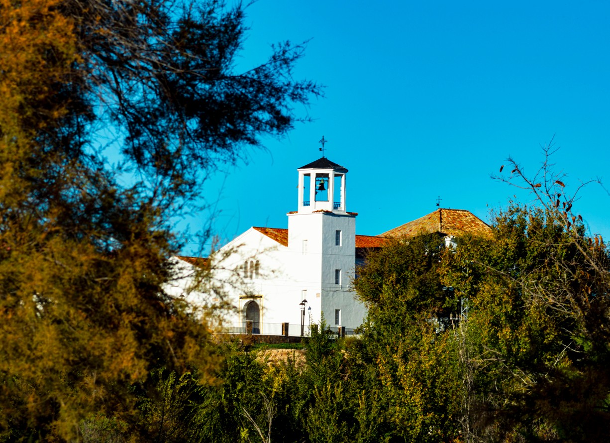vista de la ermita del municipio desde la que a finales del S.XV o principios del S.XVI se fundó Villamanrique y que dio el nombre a la patrona del municipio.