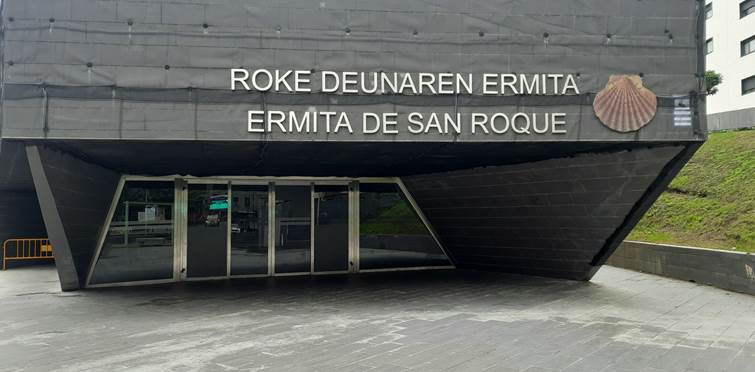  Basílica y  nueva ermita de San Roque, en un edificio moderno.