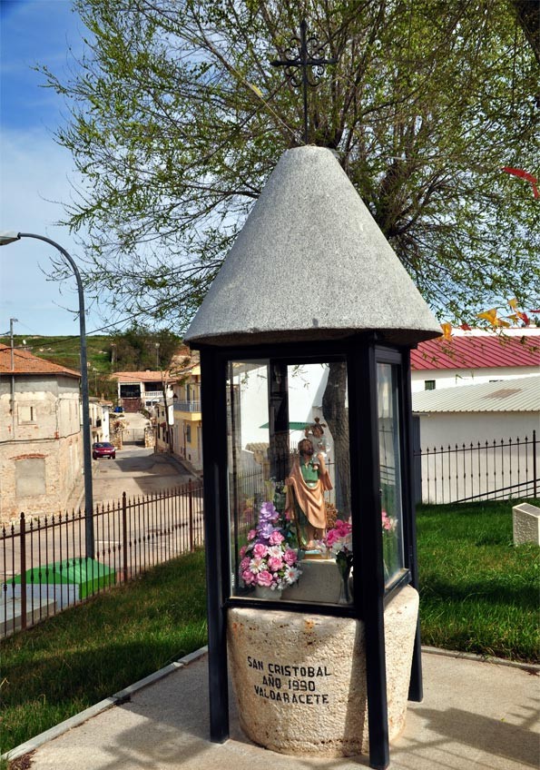 Pavilion paying tribute to Saint Christopher, a landmark of interest in the village.