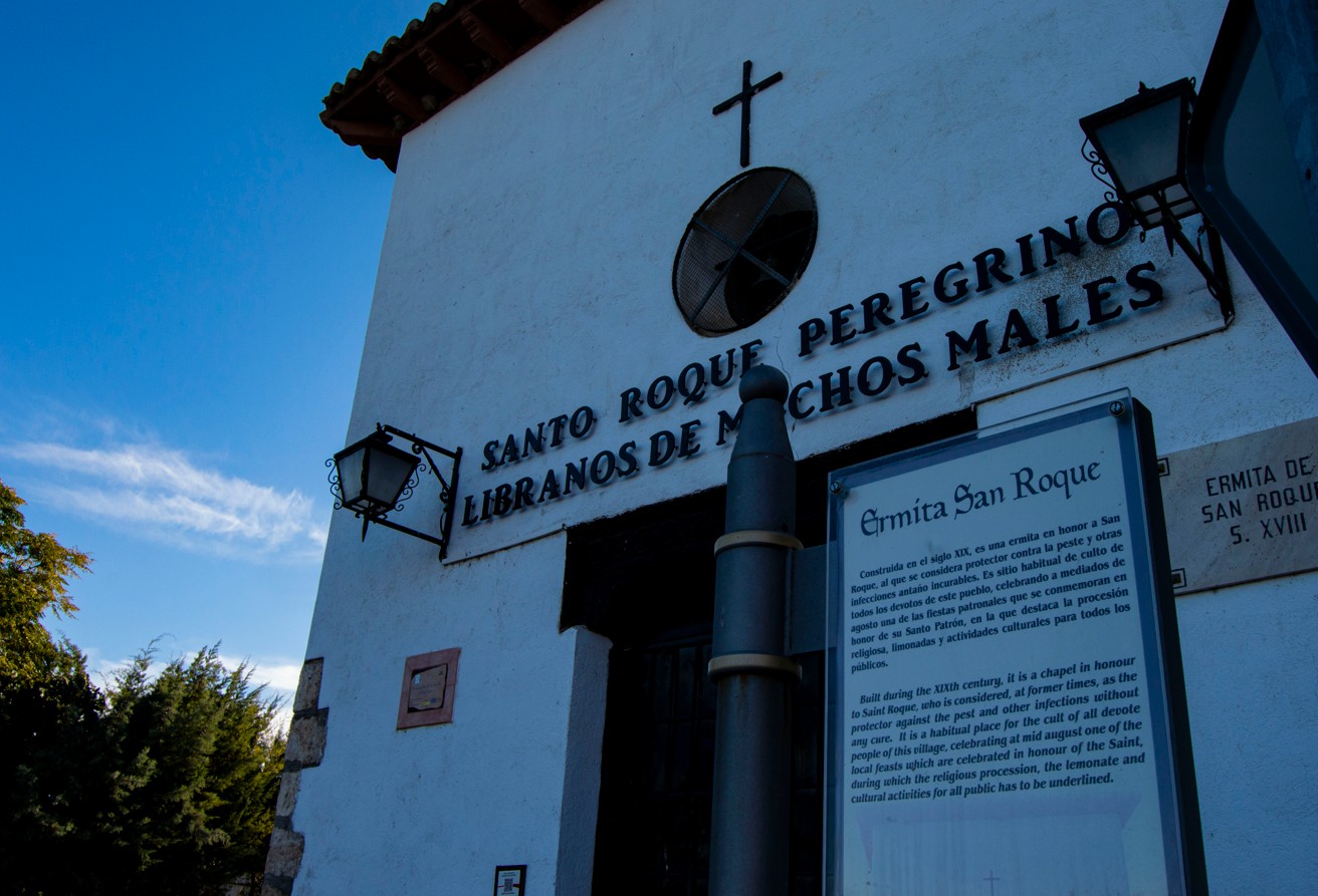 ERMITA DE SAN ROQUE: en un entorno recientemente rehabilitado, se trata de un pequeño edificio que data del siglo XIX  