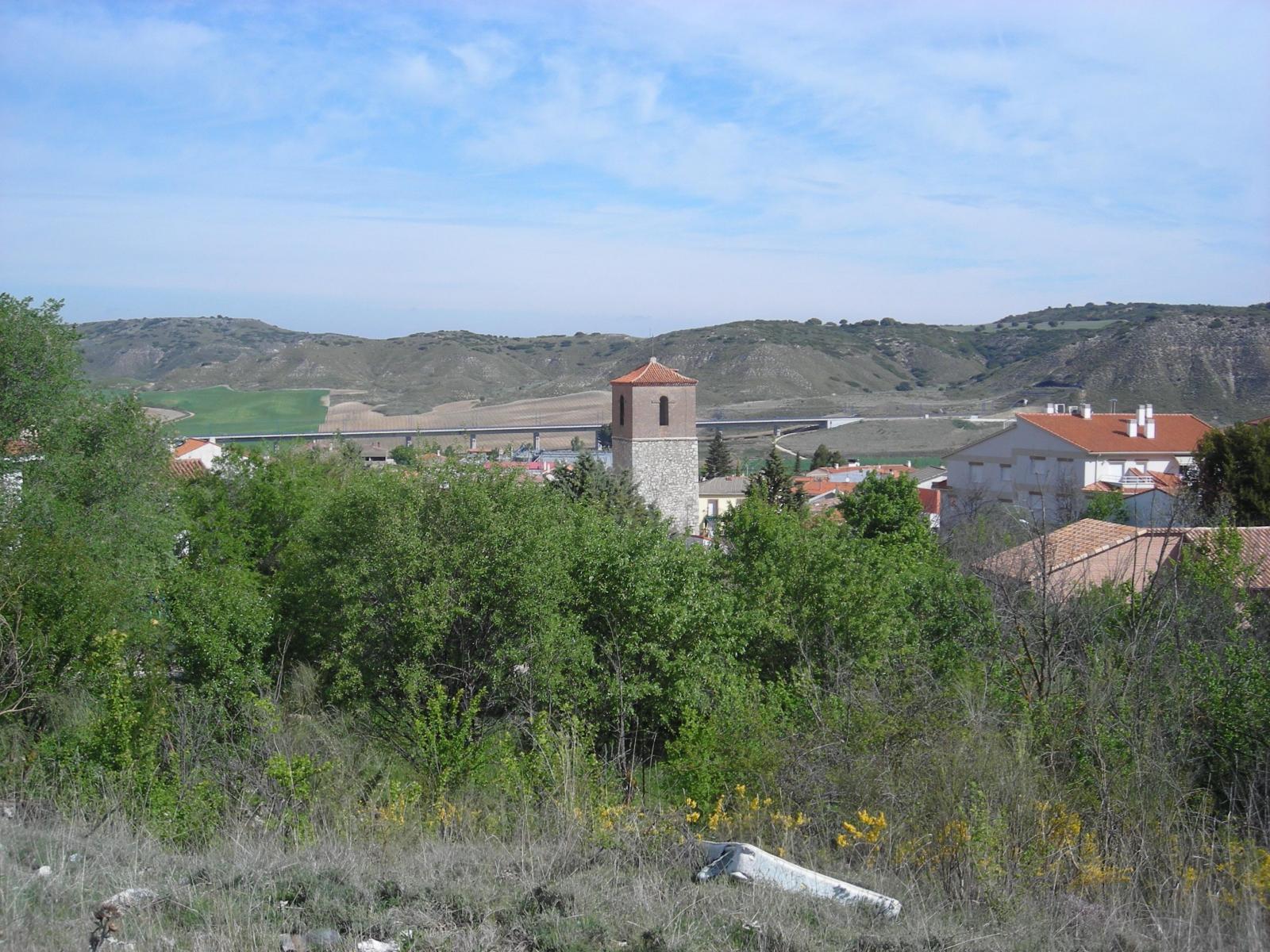 vista del entorno de Anchuelo, un municipio tranquilo, amable en paisajes y rico en fuentes que antaño tuvieron gran fama como la del arzobispo, todavía manando agua, de la que cuentan bebía el mismísimo cardenal Cisneros.