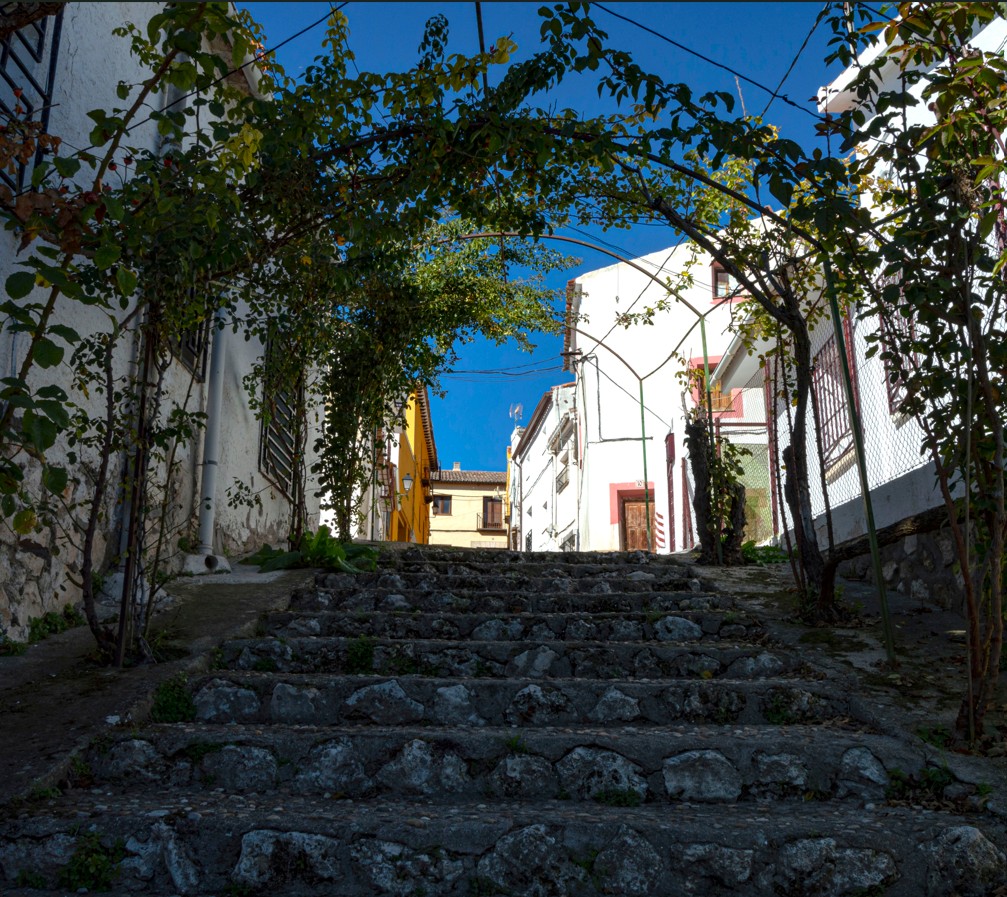 Ambite, located 61 km from the capital, is a town in La Alcarria with numerous sites well worth visiting, as well as a natural setting that is one of its hallmarks.