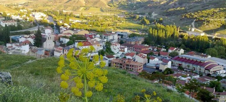 Exterior view of the municipality, characterised by its narrow, steep streets and its archaeological sites.