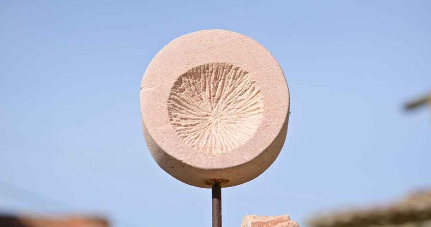 Sculpture abstraite en pierre