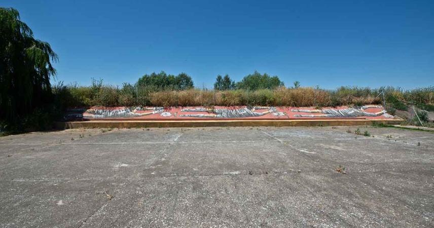 Peinture murale d&#39;un gardien de but arrêtant un penalty