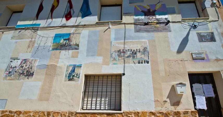 Peinture murale de plusieurs images de gens de la ville