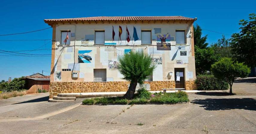 Peinture murale de plusieurs images de gens de la ville