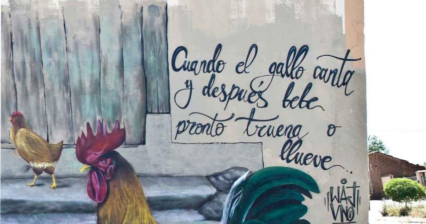 Peinture murale d&#39;un poulailler dans des tons orange, rougeâtres et verdâtres