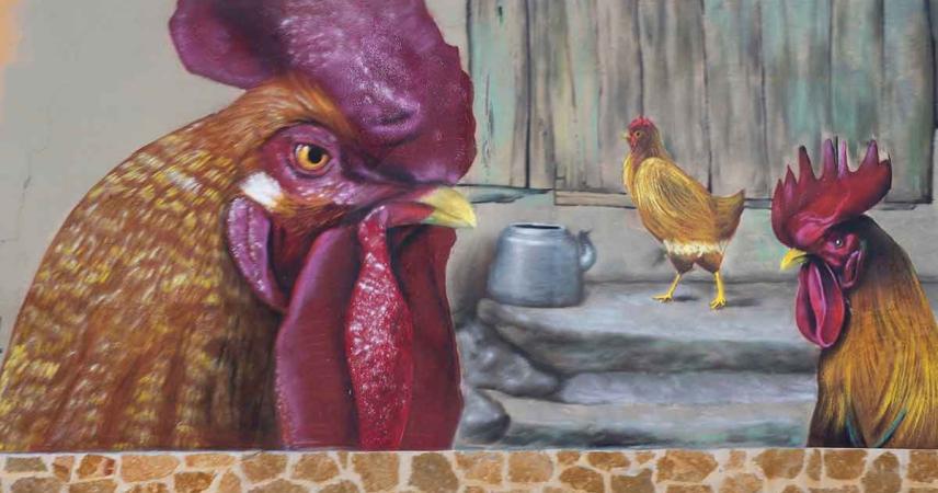 Peinture murale d&#39;un poulailler dans des tons orange, rougeâtres et verdâtres