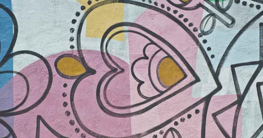 Peinture murale colorée de formes abstraites 