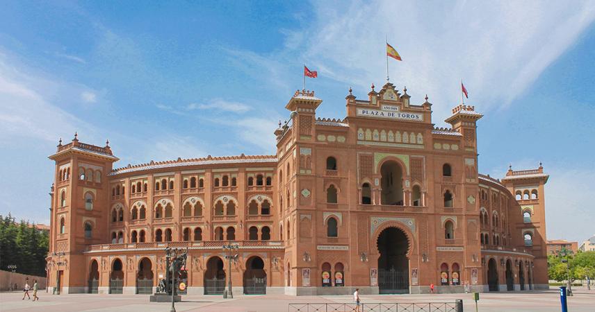 Foto del exterior de la plaza.
